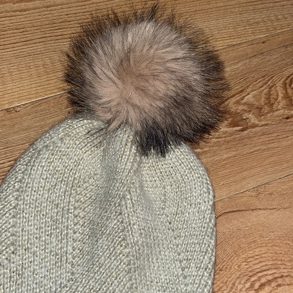CALVIN KLEIN Cream with Sparkle Highlights Gold Logo Badge Pom Beanie MSRP $48 - Picture 3 of 4